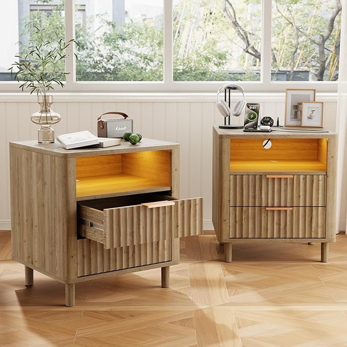 Fluted Nightstand Set of 2, 2 Drawers Storage Bedside Table with Charging Station, Wood Modern Nightstand with Open Shelf, Curved Profile Design, End Table for Indoor Room Bedroom, Oak