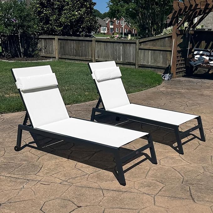 PURPLE LEAF Outdoor Lounge Chair Set of 3 Patio Chaise Pool Lounger Aluminum Frame with Side Table and Wheels for Outside Sunbathing Tanning Recliner Including Pillows White