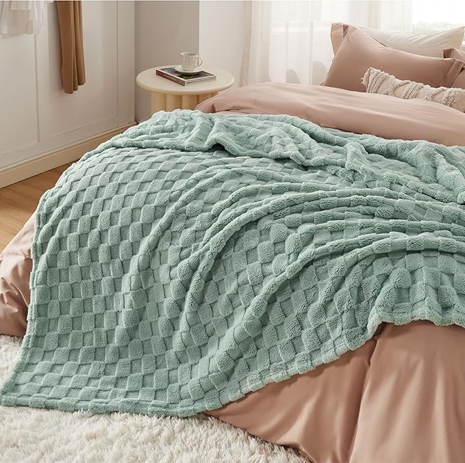 Bedsure GentleSoft Full Size Blankets for Bed Sage Green - Super Soft Cozy Fleece Blanket for Women Men Girls, Large Fuzzy Throws for Bedroom Decor, 84x90 Inches