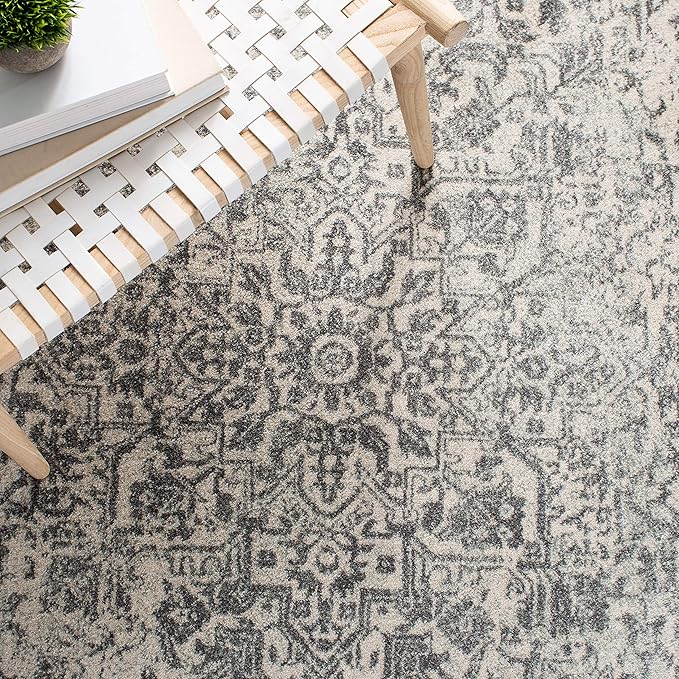 SAFAVIEH Evoke Collection 5'1" x 7'6" Ivory/Grey EVK256F Oriental Distressed Non-Shedding Living Room Bedroom Area Rug