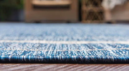 Unique Loom Outdoor Border Collection Area Rug - Soft Border (7' 1" x 10' Rectangle, Blue/ Ivory)
