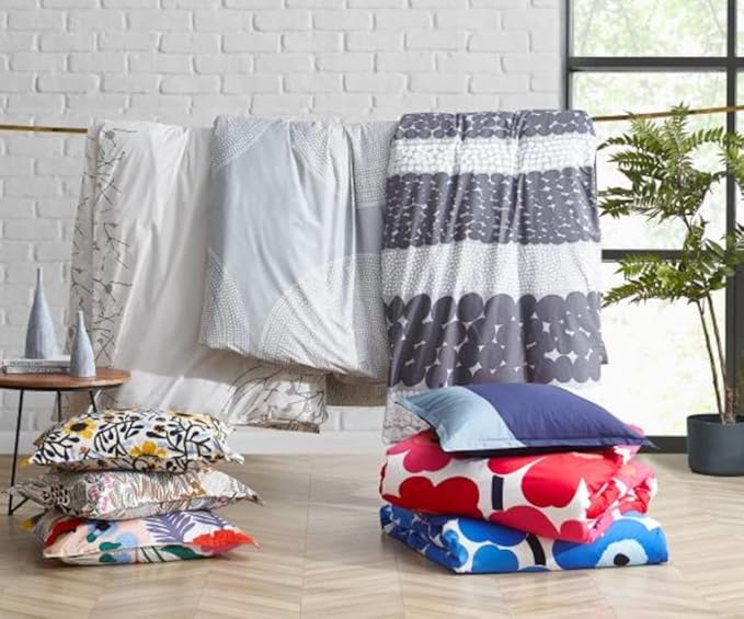 Marimekko - Queen Comforter Set, Cotton Bedding with Matching Shams, Lightweight Home Decor for All Seasons (Unikko Red, Queen)