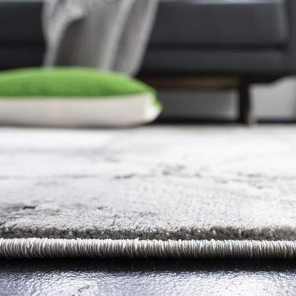 SAFAVIEH Craft Collection Area Rug - 5'3" x 7'6", Grey & Silver, Modern Abstract Design, Non-Shedding & Easy Care, Ideal for High Traffic Areas in Living Room, Bedroom (CFT877G)