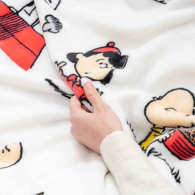Berkshire VelvetLoft Peanuts Snoopy Cute Character Plush Throw Blanket, Peanuts Gang, Throw (55" x 70")