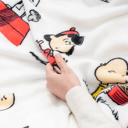 Berkshire VelvetLoft Peanuts Snoopy Cute Character Plush Throw Blanket, Peanuts Gang, Throw (55" x 70")