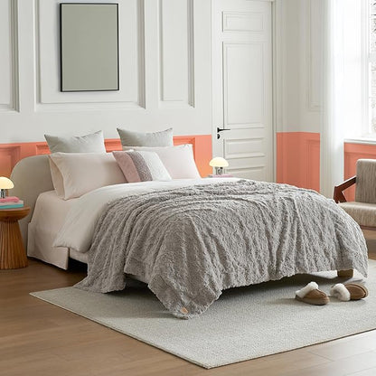 UGG Faux Fur King Size Blanket, Double-Sided Warm Cozy Blanket, Extra Large Throw for Sofa, Bedding for California King Size Bed, Cute Room Decor, 110" x 90", Seal Grey (Adalee)