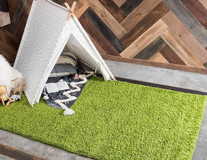 Unique Loom Solid Shag Collection Area Rug (5' 1" x 8' Rectangle, Grass Green)