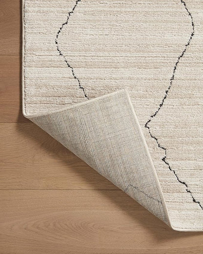 Loloi Darby Collection DAR-03 Sand/Charcoal 4'-0" x 6'-0" Accent Rug