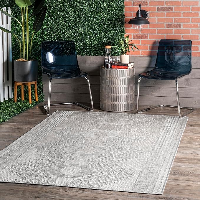 nuLOOM 4' x 5' Outdoor Tribal Geometric Area Rug, Stain Resistant, Weather Resistant, High Traffic, Patio, Balcony, Outside, Ranya Light Grey
