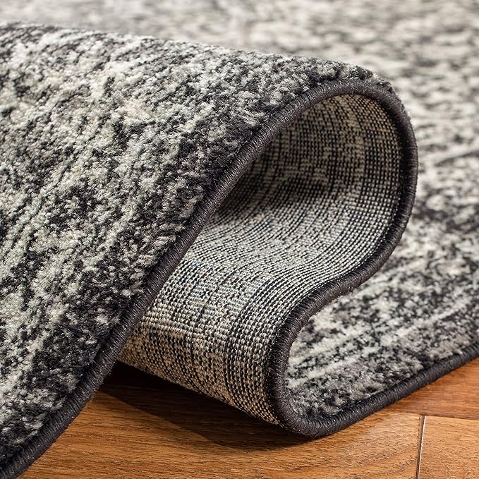 SAFAVIEH Evoke Collection Area Rug - 5'3" x 7'6", Black & Grey, Distressed Design, Non-Shedding & Easy to Clean, Ideal for Living Room, Bedroom, Dining Space (EVK256R)