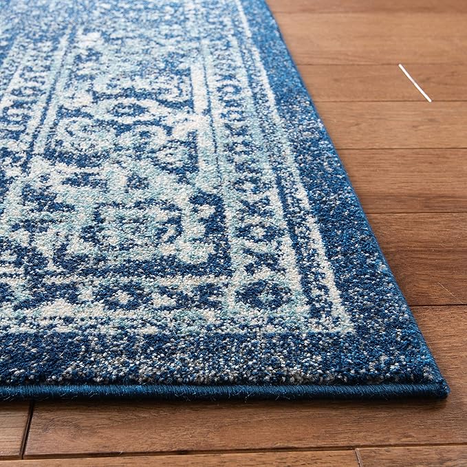 SAFAVIEH Evoke Collection Area Rug - 5'3" x 7'6", Navy & Ivory, Distressed Design, Non-Shedding & Easy to Clean, Ideal for Living Room, Bedroom, Dining Space (EVK256A)